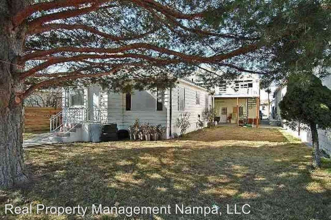 207 20th Ave S in Nampa, ID - Building Photo