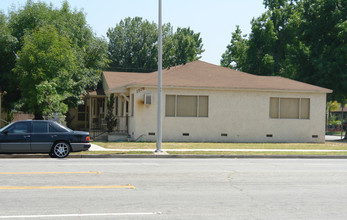 1518 W Victory Blvd in Burbank, CA - Building Photo - Building Photo