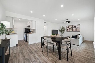 5911 Sheridan Ave in Austin, TX - Foto de edificio - Building Photo