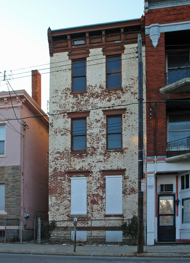 713 E McMillan St in Cincinnati, OH - Building Photo - Building Photo