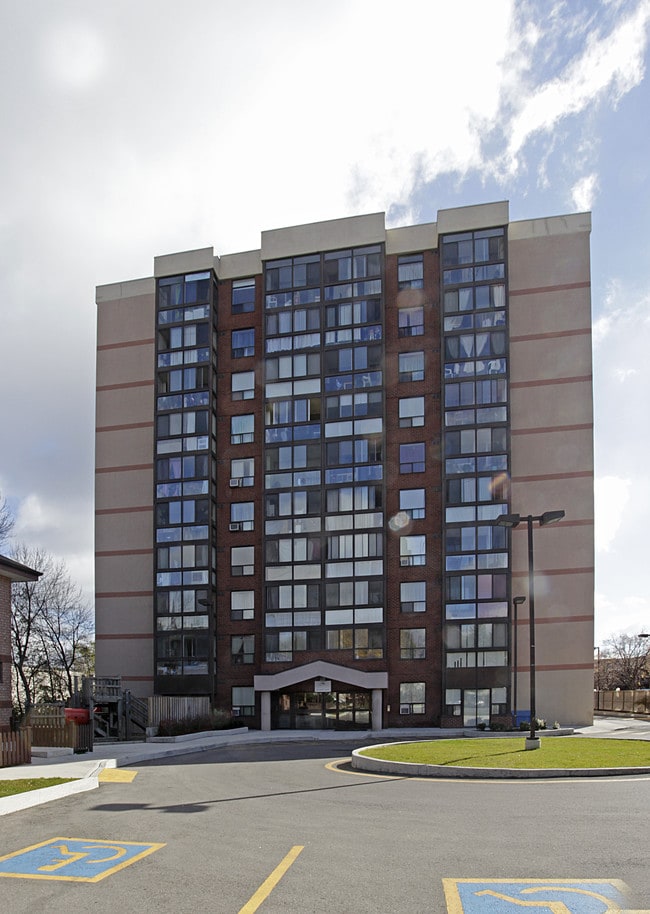 Lakeview Promenade in Mississauga, ON - Building Photo - Building Photo