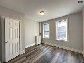 66 Wallis Ave in Jersey City, NJ - Building Photo - Building Photo