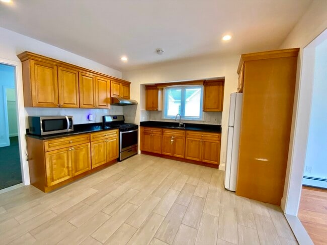 21 Heldun St, Unit 2 in Boston, MA - Building Photo - Building Photo
