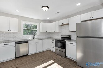 4304 Lakeview Dr NW in Huntsville, AL - Building Photo - Building Photo