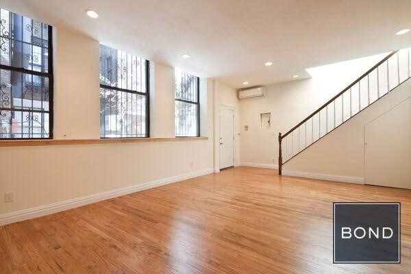 33 Saint Marks Place in New York, NY - Building Photo - Building Photo