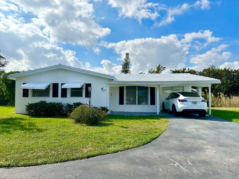 4371 NW 1st Terrace in Pompano Beach, FL - Building Photo
