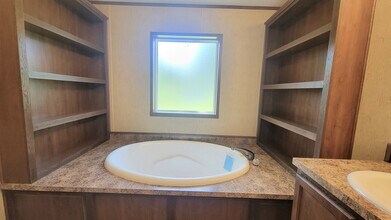 87 W Arizona in Belleville, MI - Building Photo - Building Photo