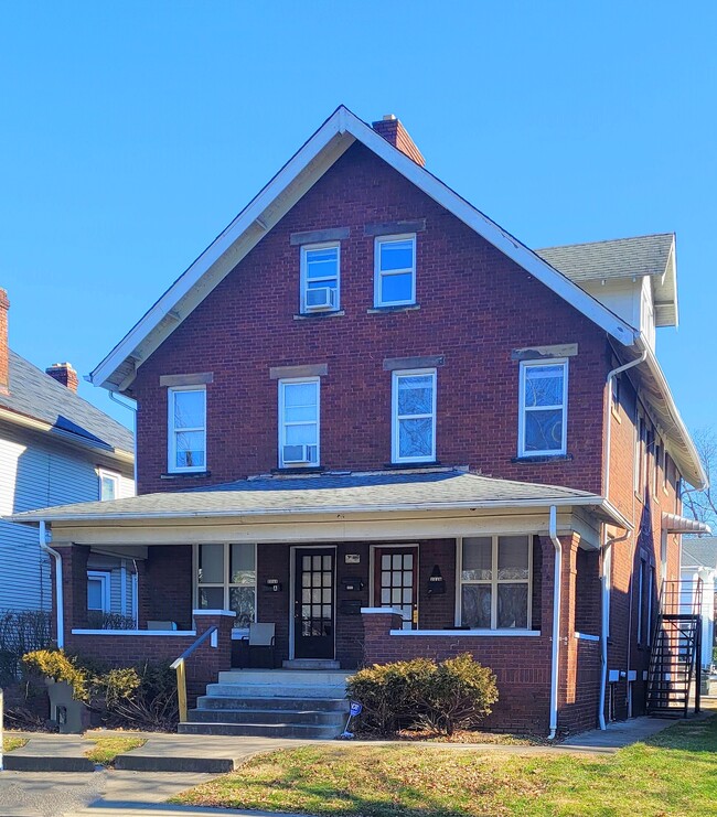 2212 Indianola Ave, Unit 2212 B Indianola Ave in Columbus, OH - Building Photo - Building Photo