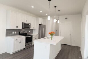 4900 W 29th Ave, Unit 305 in Denver, CO - Building Photo