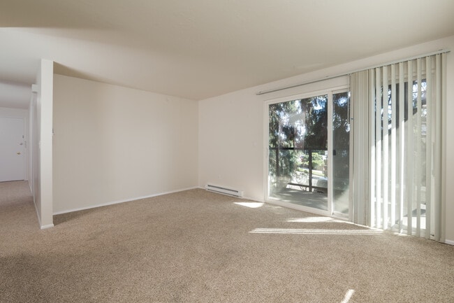 569 Lee St in Seattle, WA - Building Photo - Building Photo