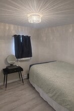 4 Brenda Ln in Manorville, NY - Building Photo - Building Photo