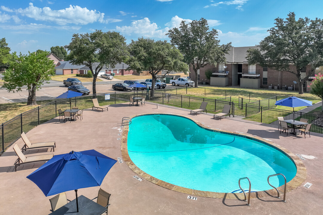 Highland Park Apartments in Sherman, TX - Building Photo