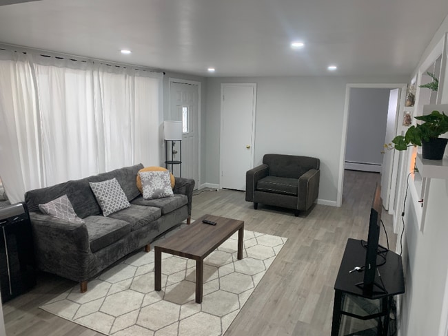 214 Sand Creek Rd in Albany, NY - Building Photo - Building Photo