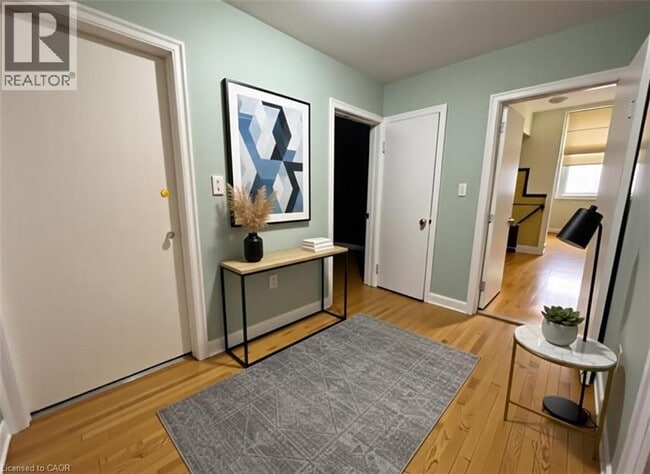 16 Kingsway Dr in Hamilton, ON - Building Photo - Building Photo