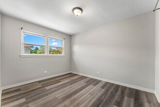 740 E North Broadway St in Lombard, IL - Building Photo - Building Photo