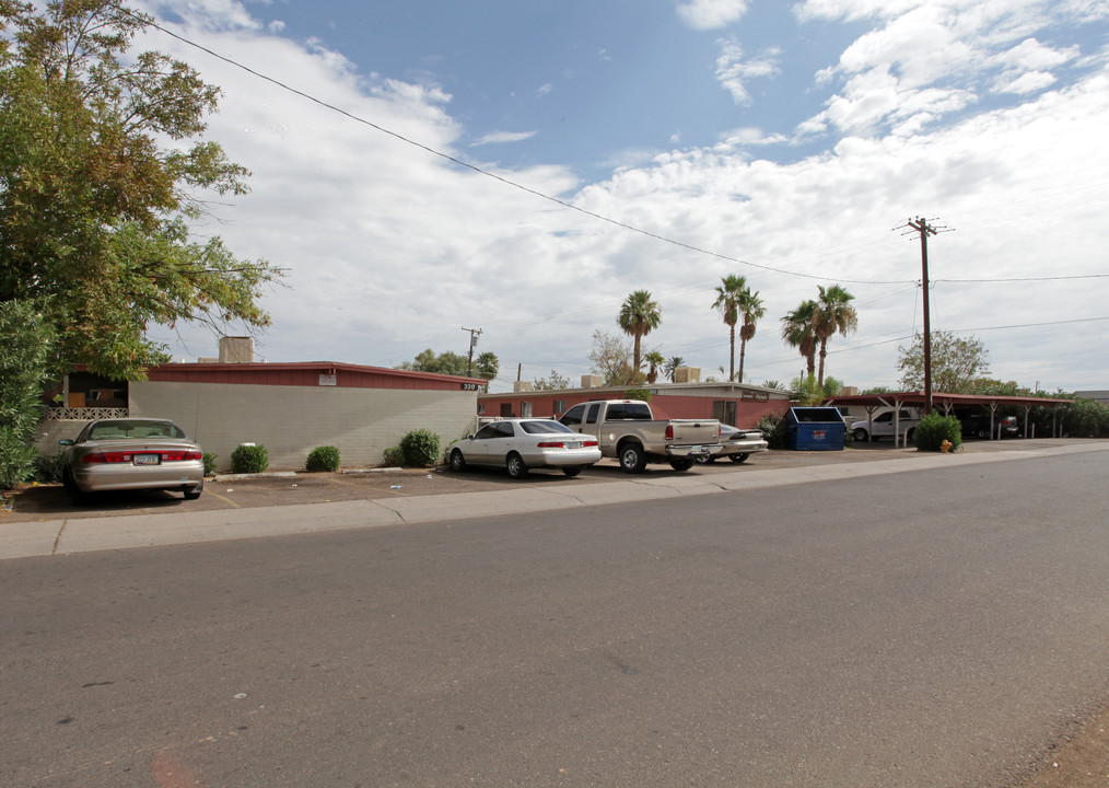 Chandler Oasis Apartments in Chandler, AZ - Foto de edificio