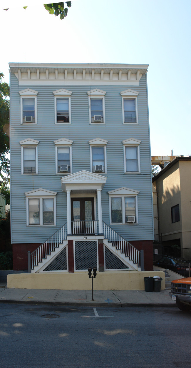 182 Valley St in Tarrytown, NY - Building Photo - Building Photo