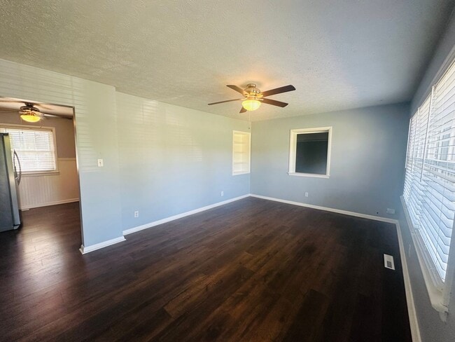 9312 Michael Edward Dr in Louisville, KY - Building Photo - Building Photo