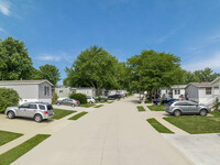 Western Hills in Coralville, IA - Foto de edificio - Building Photo