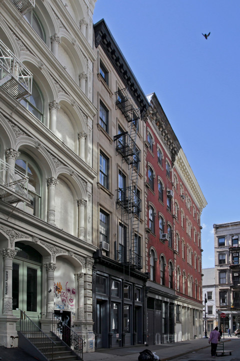 305 Canal St in New York, NY - Building Photo