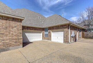 2785 Lake Forest Dr in Round Rock, TX - Building Photo - Building Photo