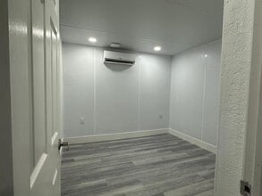 841 N 69th Ave in Hollywood, FL - Foto de edificio - Building Photo