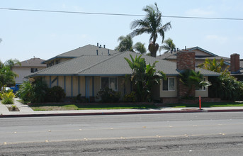 16642 Goldenwest St in Huntington Beach, CA - Building Photo - Building Photo