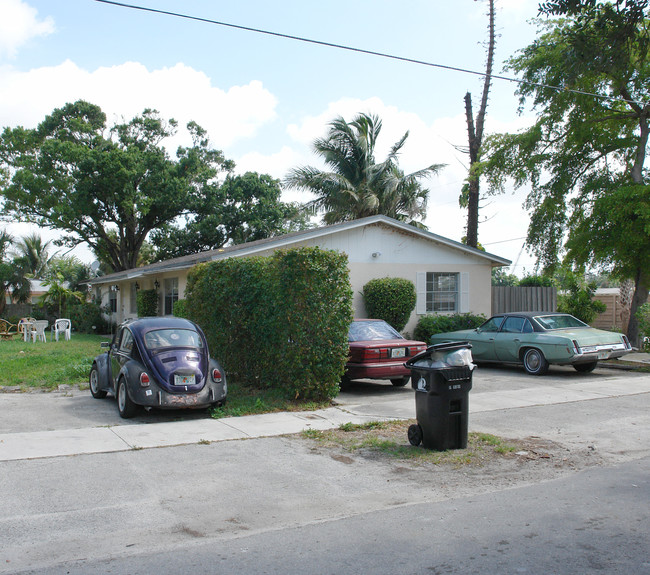 1701-1705 SW 22nd St in Fort Lauderdale, FL - Building Photo - Building Photo