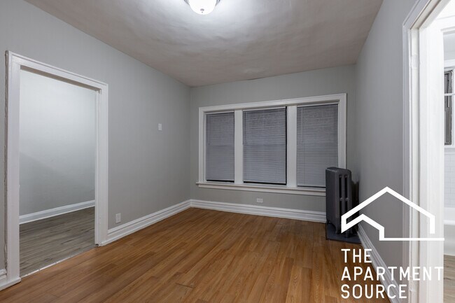 5451 S Cornell Ave in Chicago, IL - Building Photo - Building Photo