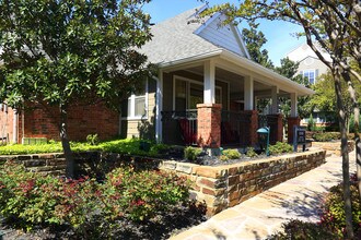 Tenison at White Rock in Dallas, TX - Foto de edificio - Building Photo