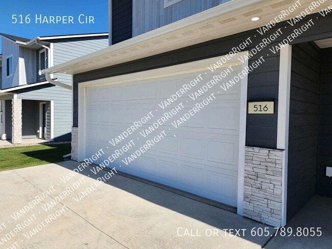 516 Harper Cir in Harrisburg, SD - Building Photo - Building Photo