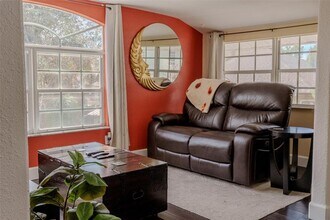 203 W Crest Ave in Tampa, FL - Building Photo - Building Photo