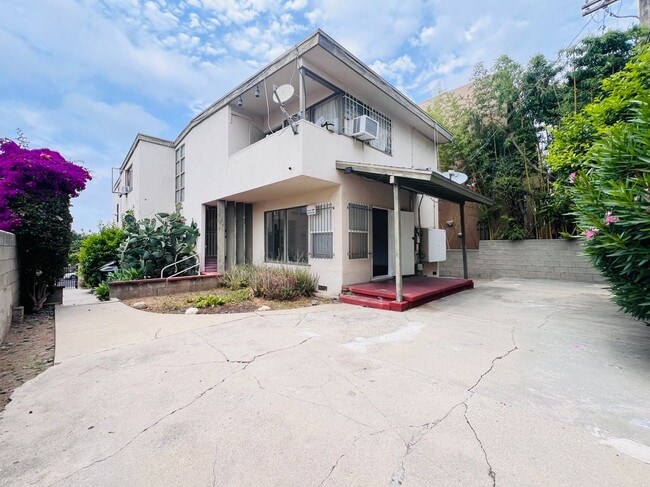 1142 Serrano Ave