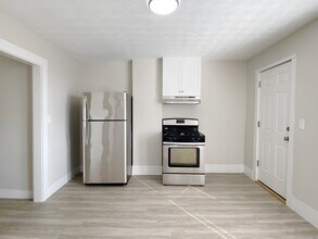 75 Campbell Ave, Unit #6 in Revere, MA - Building Photo - Building Photo