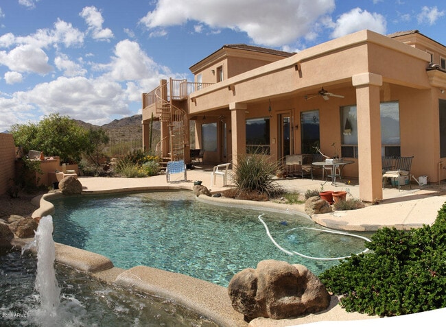property at 533 W Desert Flower Ln
