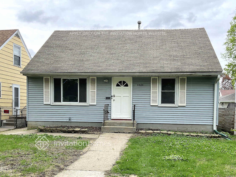 4424 Clinton Ave in Minneapolis, MN - Building Photo