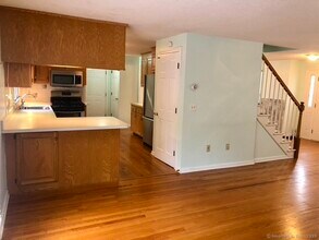 18 Diggins Ct in South Windsor, CT - Building Photo - Building Photo
