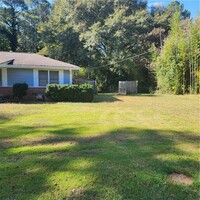 1301 Jennie Ln SW in Lilburn, GA - Foto de edificio - Building Photo