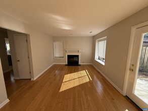 1231 Chatham Ridge in Charlottesville, VA - Foto de edificio - Building Photo
