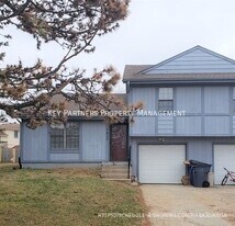 15926 W 123rd St in Olathe, KS - Building Photo