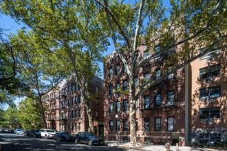 Fort Gary Apartments in Astoria, NY - Foto de edificio - Building Photo
