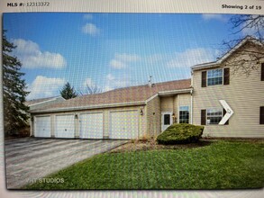 20 Gant Cir in Streamwood, IL - Building Photo - Building Photo