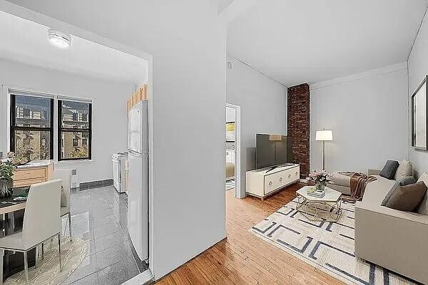 215 W 101st St in New York, NY - Building Photo - Building Photo