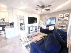 2048 NW 99th Terrace in Miami, FL - Building Photo - Building Photo