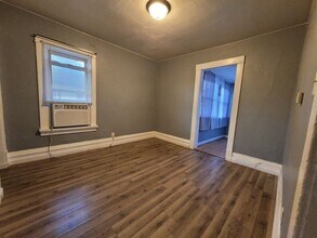 1560 4th Ave SE-Unit -2 in Cedar Rapids, IA - Building Photo - Building Photo