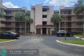 9510 Seagrape Dr in Davie, FL - Foto de edificio - Building Photo