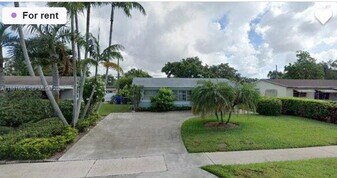 6443 Perry St in Hollywood, FL - Building Photo