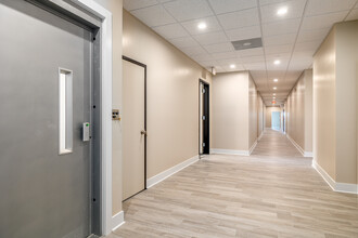 400 S Main Pl in Carol Stream, IL - Building Photo - Interior Photo