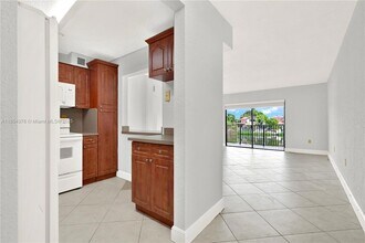 1335 W 68th St, Unit 207 in Hialeah, FL - Building Photo - Building Photo