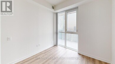 195-4195 Commerce St in Vaughan, ON - Building Photo - Building Photo